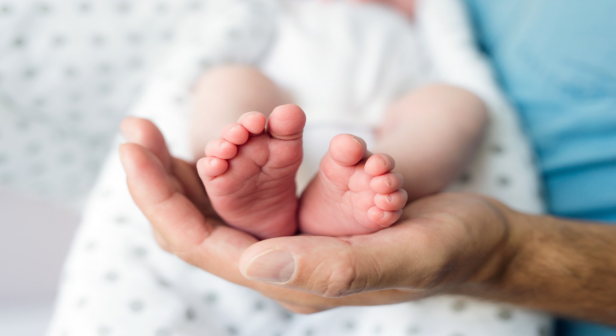 Los recién nacidos merecen un cuidado especial desde el 1er día de vida hasta los 30 días de nacimiento. Sobre todo, porque experimentan nuevos procesos como la alimentación y digestión, pero al mismo tiempo empiezan a reforzar sus defensas. 