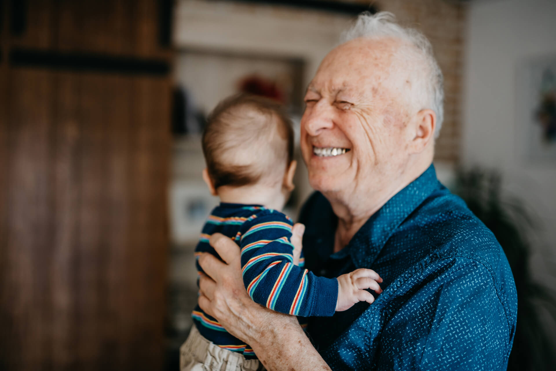 niños cuidados por abuelos